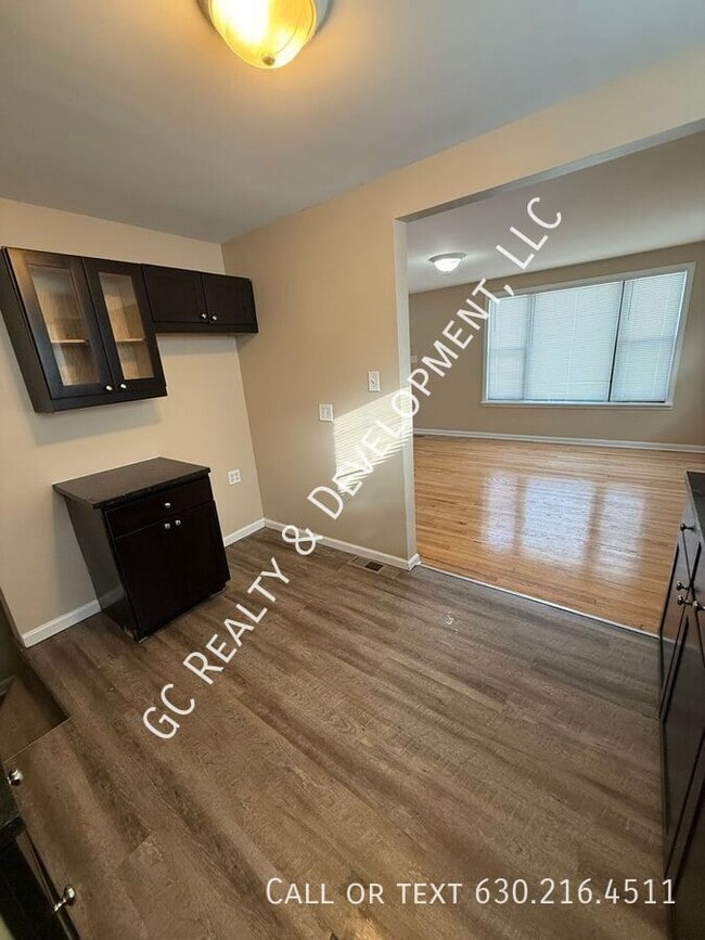 Photo - 9906 S Clyde Ave