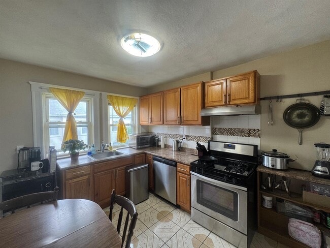 Building Photo - 82 Billings Ave Unit 2 Rental