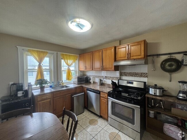 Building Photo - 82 Billings Ave Unit 2 Rental