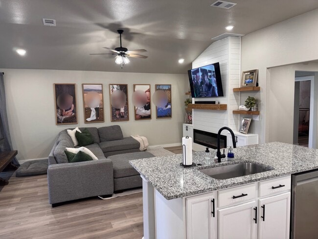 Photo - 7612 John Thomas St