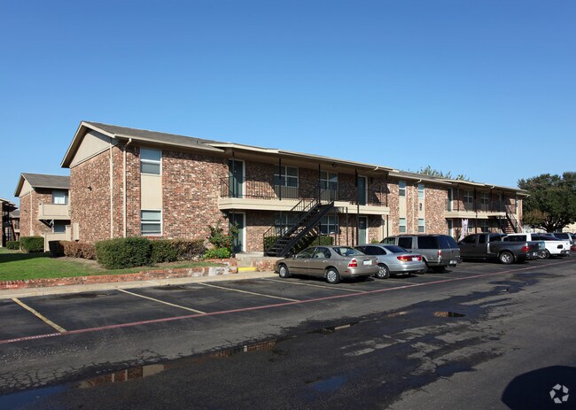 Country Club - Country Club Apartments