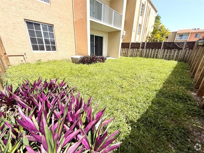 Building Photo - 5112 NW 79th Ave Unit 101 Rental