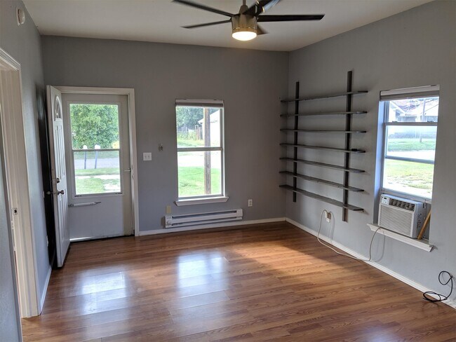 Photo - 716 S Steele Ave