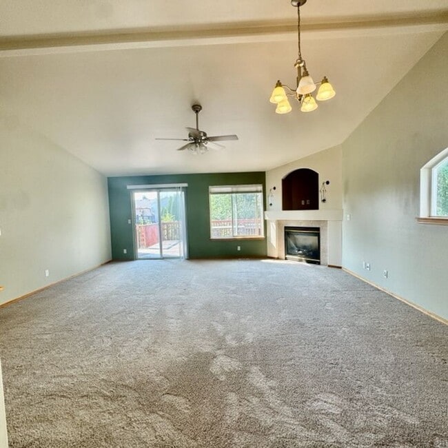 Photo - Charming 4 bedroom in a great neighborhood!