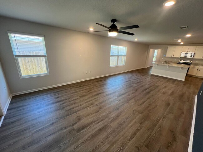 Photo - Beautiful 3 Bedroom, 2 Bath Pace Home available !!