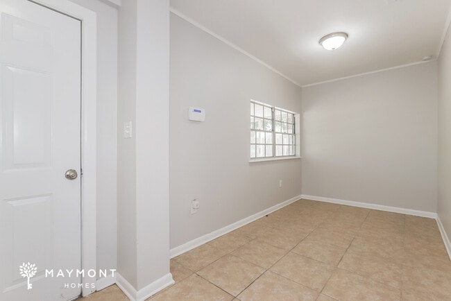 Photo - 690 Formosa Ave