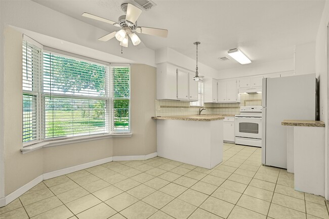 Photo - 2003 Kingsway Dr
