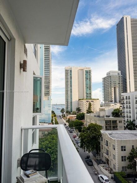 Photo - 321 NE 26th St Unidad 716