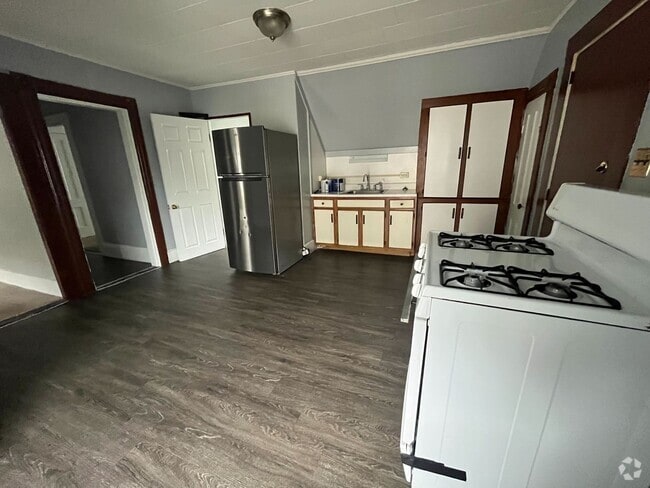 Building Photo - 145 Pine St Unit 2 Rental