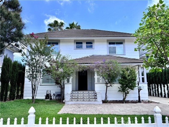 Building Photo - 2716 S La Salle Ave
