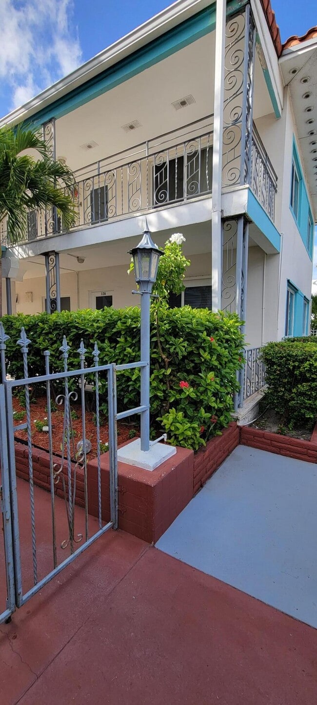 Building Photo - 7300 Byron Ave Unit 12a