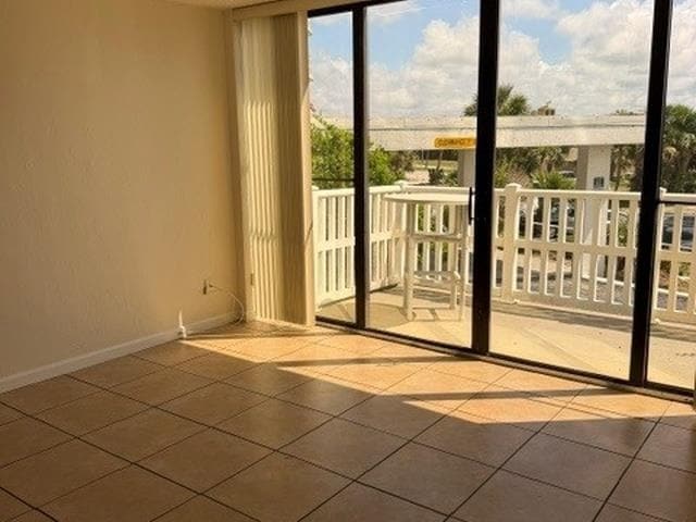 Photo - 3580 S Ocean Shore Blvd Unidad 101