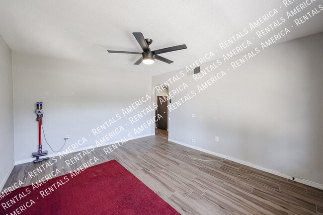Photo - 708 E 2nd St