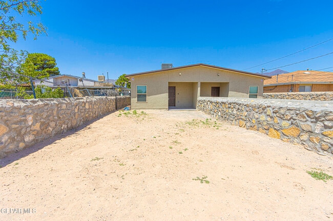 Photo - 8820 Norton St