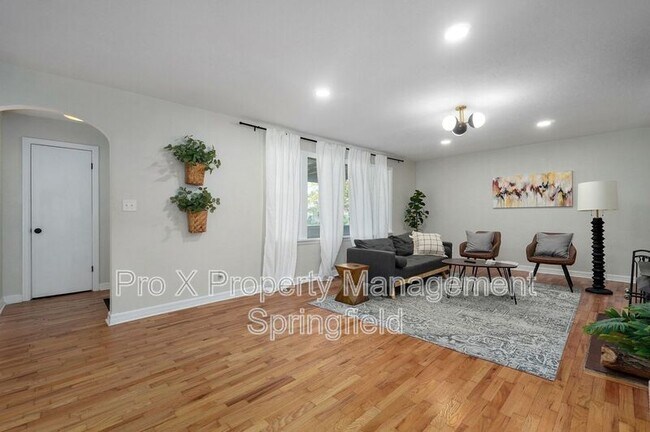 Photo - 1140 S Stewart Ave