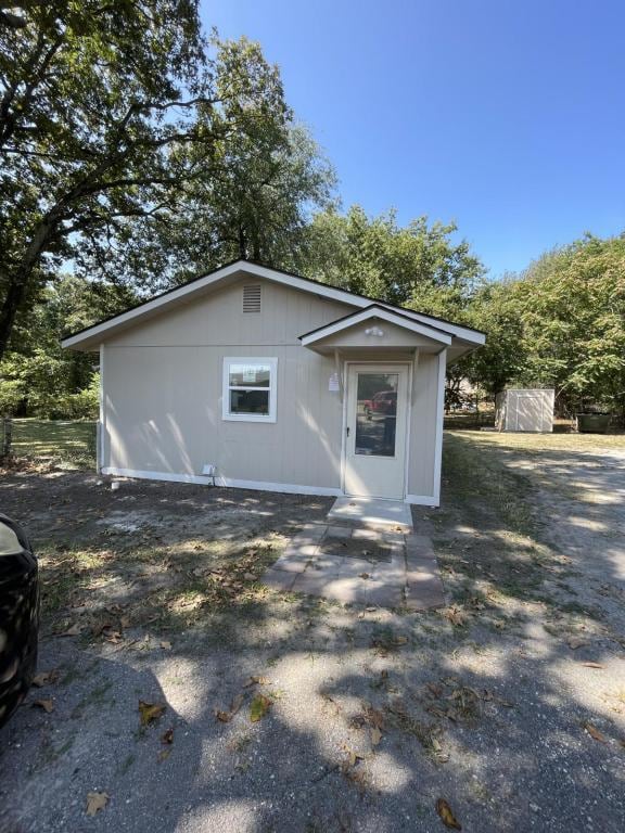 Building Photo - 1617 N Vinita Ave Rental