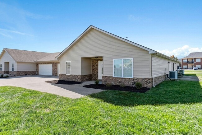 Photo - 573 Regency Cir