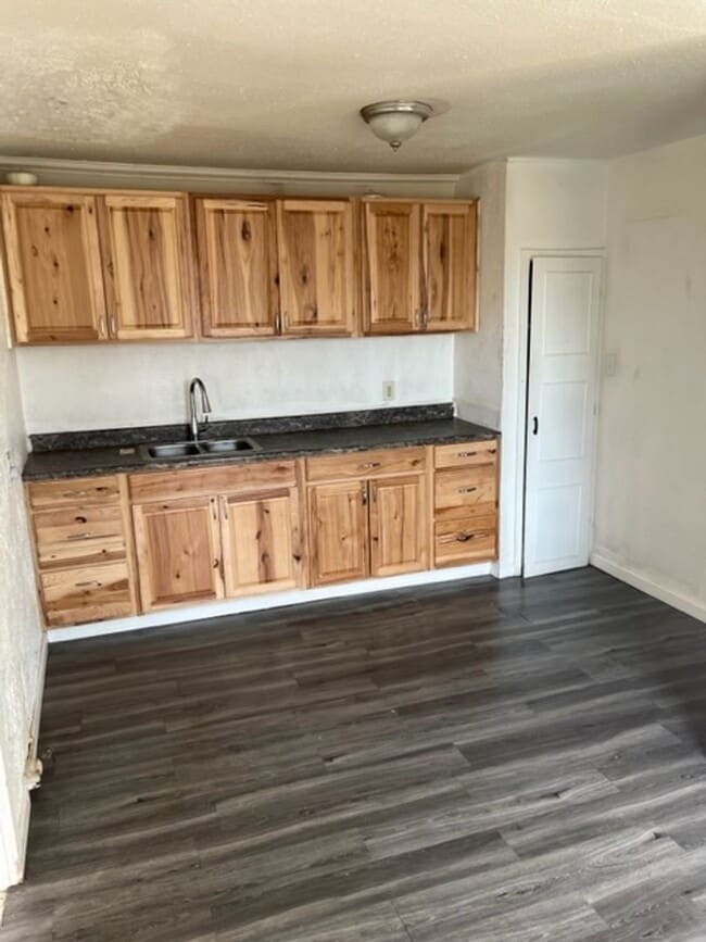 Photo - 3 bed 1 bath ready now