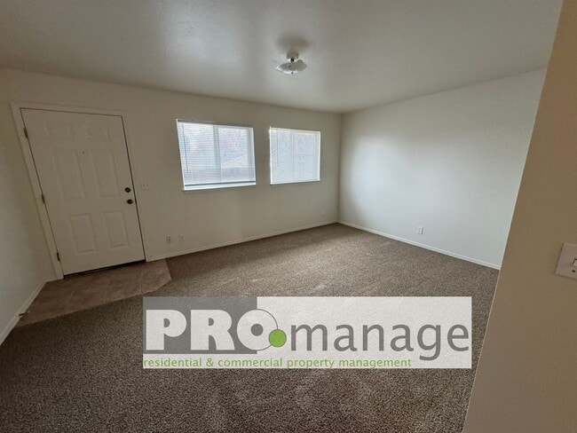 Photo - 3 Bed, 1 Bath Apartment w/ 1-Car Garage - Idaho Falls Unidad 2185 #2