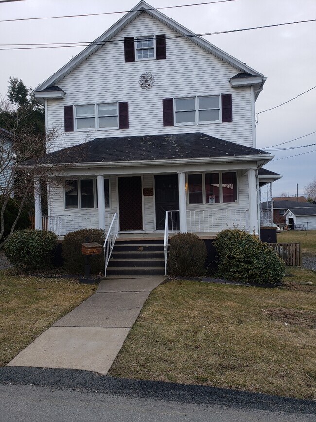 Front of house - 826 Dudley St Apartments