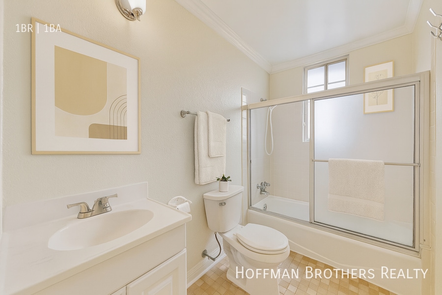 Photo - 5640 Franklin Ave Unit 205