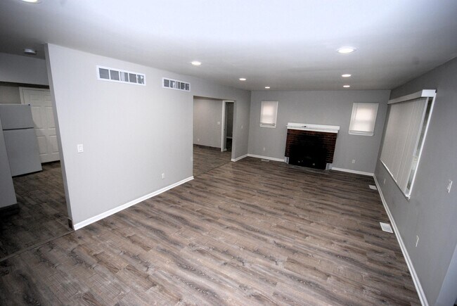 Photo - 1872 Champaign Rd