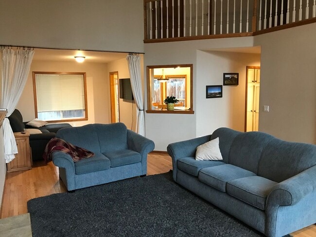 Photo - Spacious 4 Bed/2.5 Bath Home on Cul-De-Sac - NE Bend