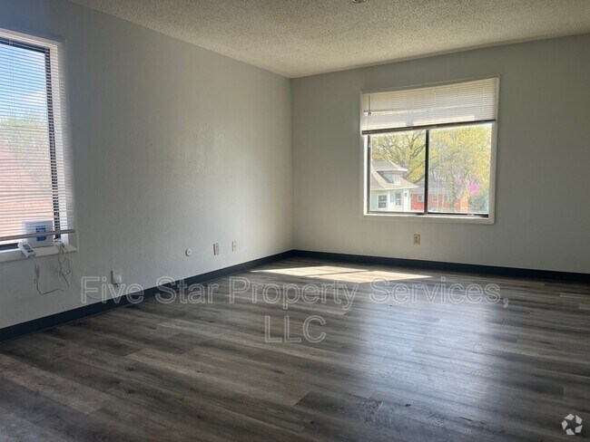 Building Photo - 619 S Walnut St Unit 10 Rental