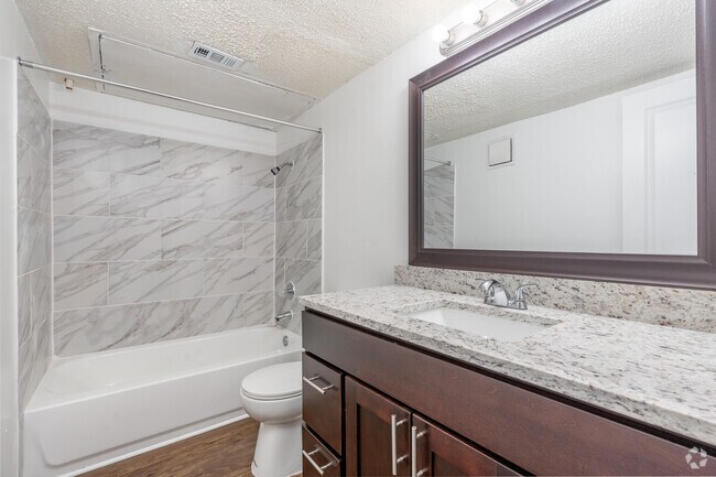 1BR, 1BA - 674SF - Bathroom - Fox Hollow Lewisville