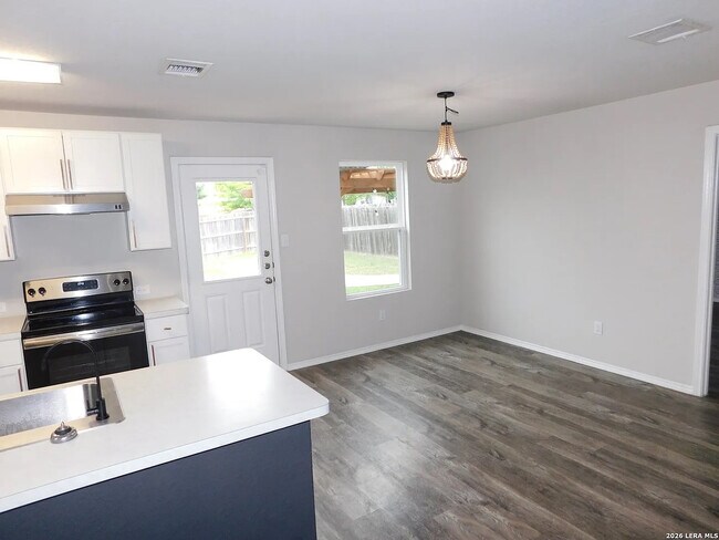 Room in Single Family Home on Sunshine Smt