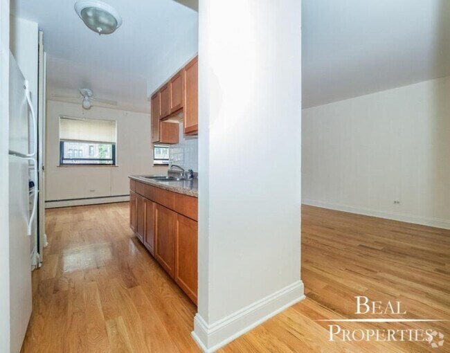 Building Photo - 1 bedroom in CHICAGO IL 60657 Unit 201 Rental