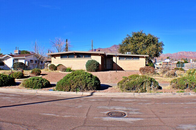 Photo - 3 Bedroom, 2 Bath , North-East El Paso Great house located across the street from Terrace Hills M...
