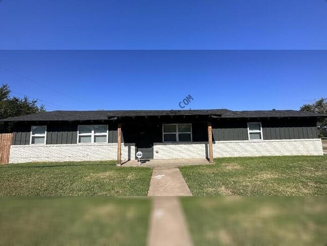 Building Photo - 1300 NW 102nd St Rental