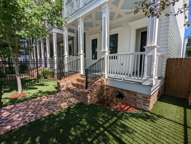 Photo - 722 E 29th St