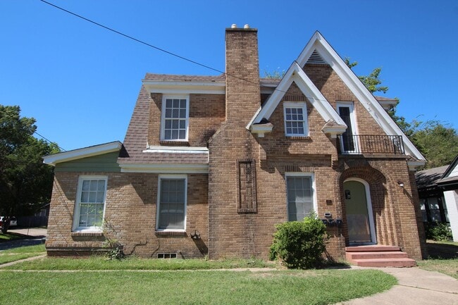 Photo - College Ave Triplex Unidad A- Upstairs