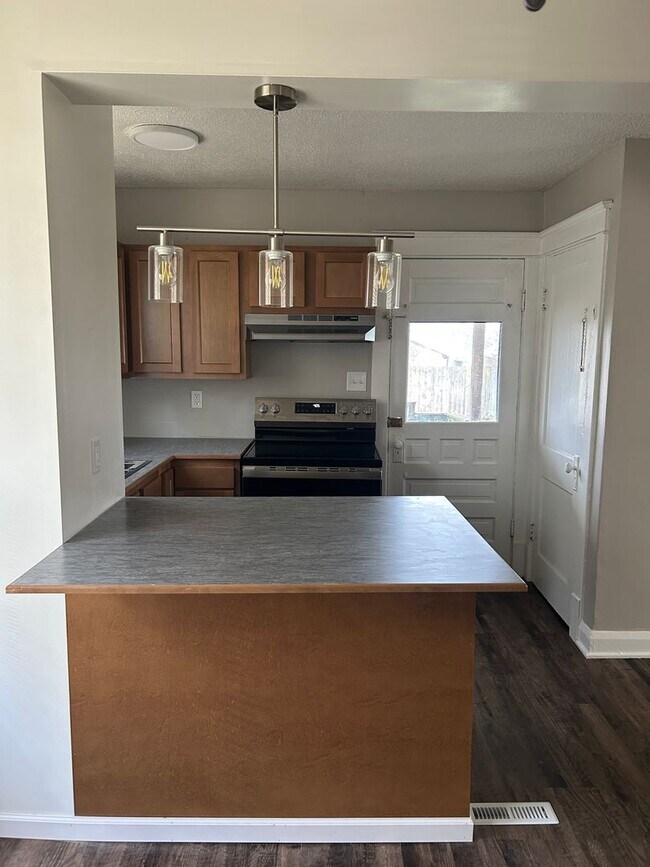 Photo - Updated 2/3 Bedroom Bedroom Austintown Home for Rent