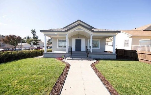 Photo - 4279 Walton Avenue Unidad Main room