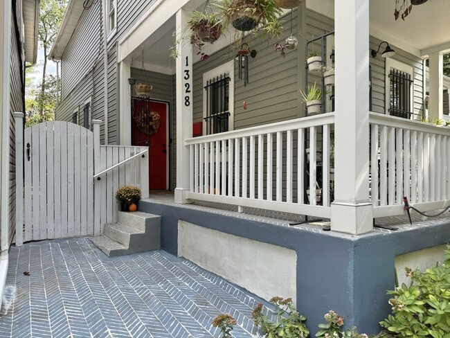 Photo - 1328 Morris Rd SE