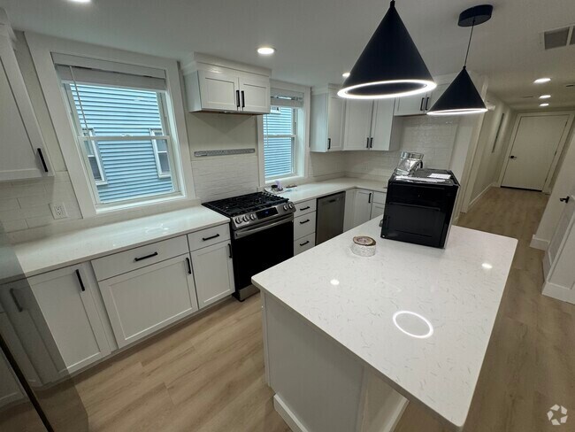 Building Photo - 47 Brackett St Unit 1 Rental
