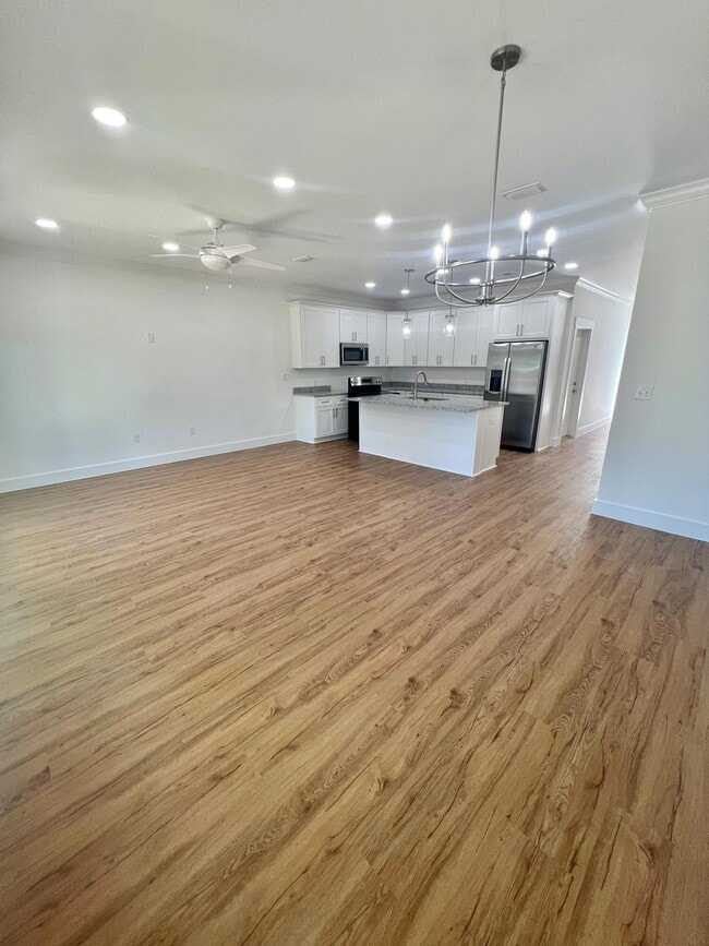 Photo - 718 Powell Dr