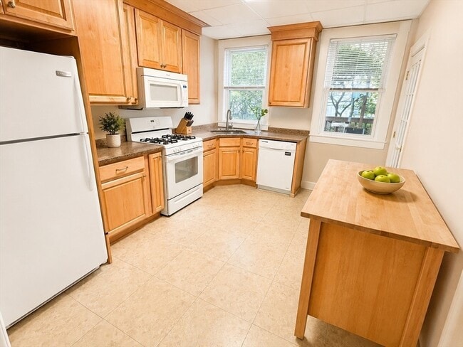 Photo - 14 Hartland St Unit 1