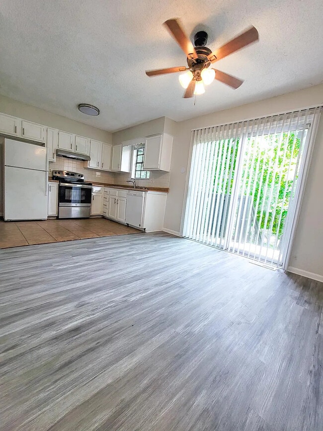 Photo - 10902 Mckinley Dr House