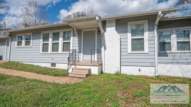 Photo - 901 Hermitage Dr