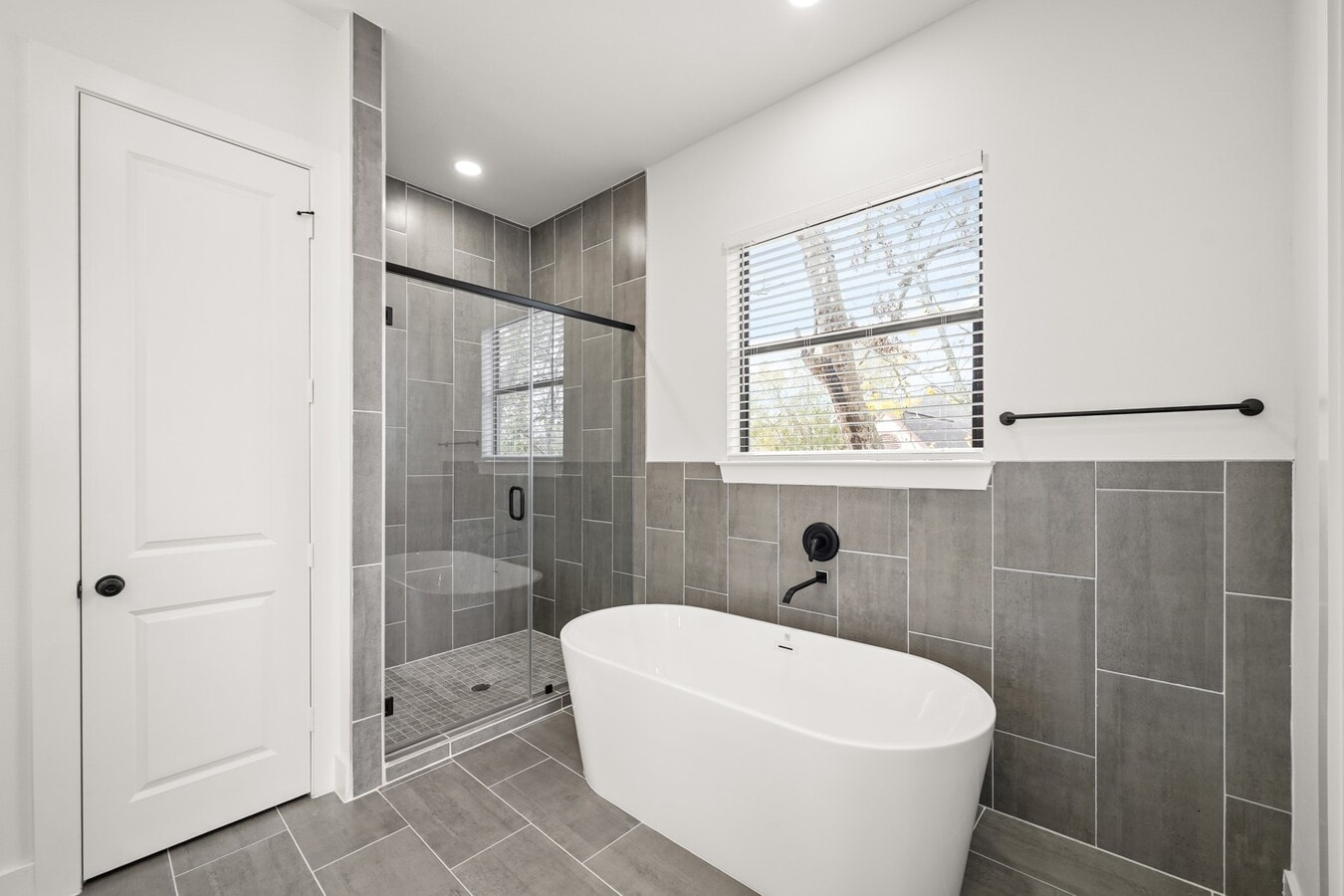 Photo - 3417 Tuam St