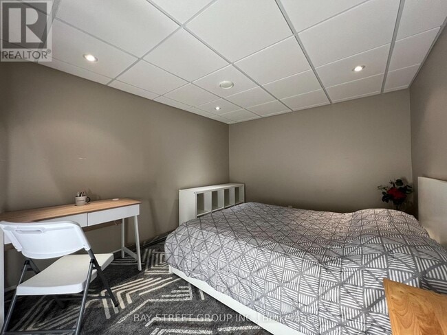 Photo - 52 Loring Crescent