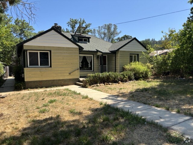 Building Photo - Unique 3-bedroom home plus bonus room & lo...