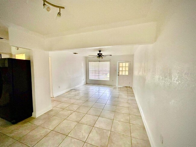 Photo - 213 W Buchanon Ave