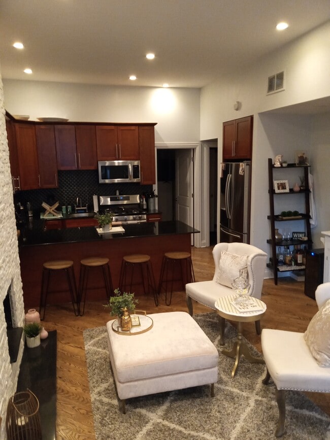 Photo - 170 W Burton Pl Unit 1