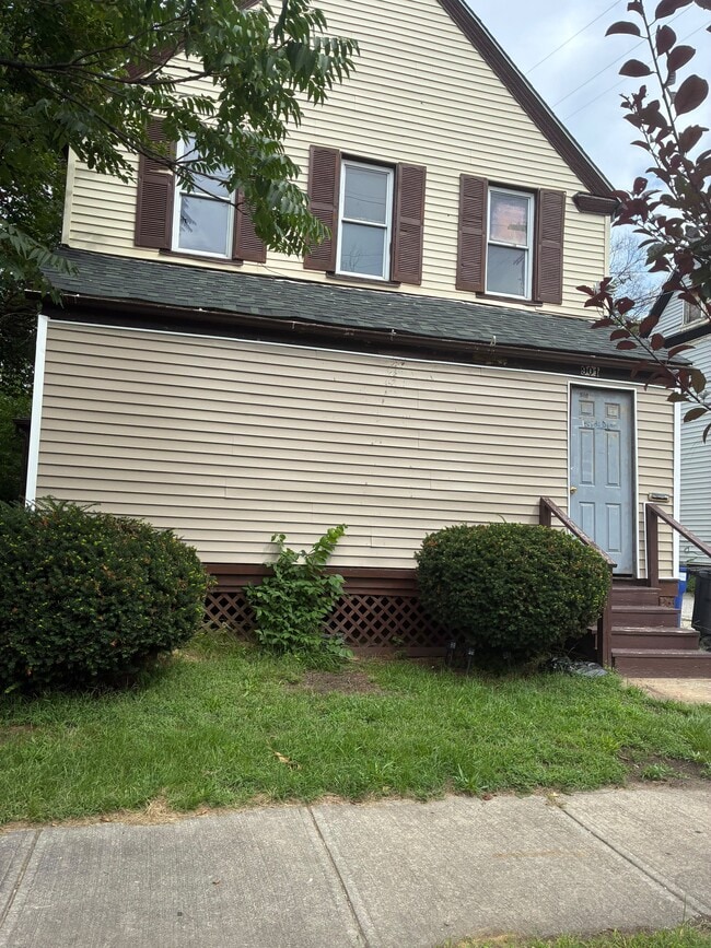 Building Photo - 901 Ida Ave Unit 2