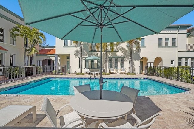 Photo - 1685 Laurel St